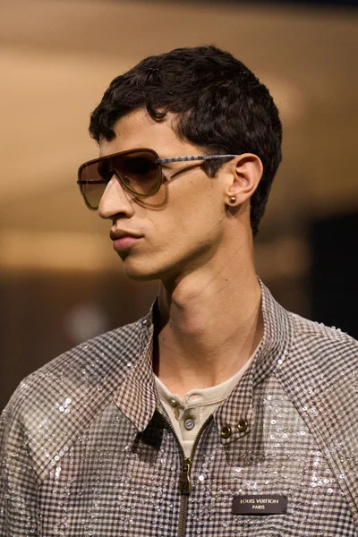 Look 50
